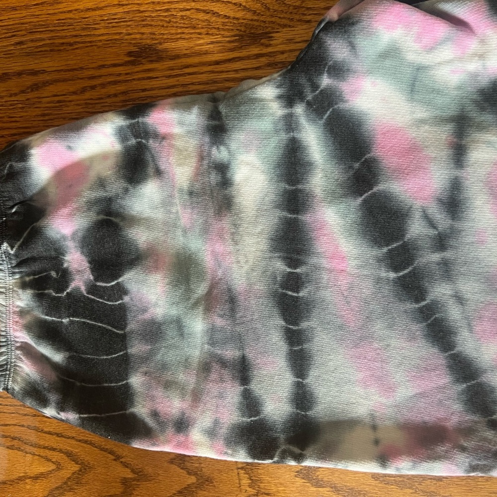 Tie-Dye shorts in Black and Pink